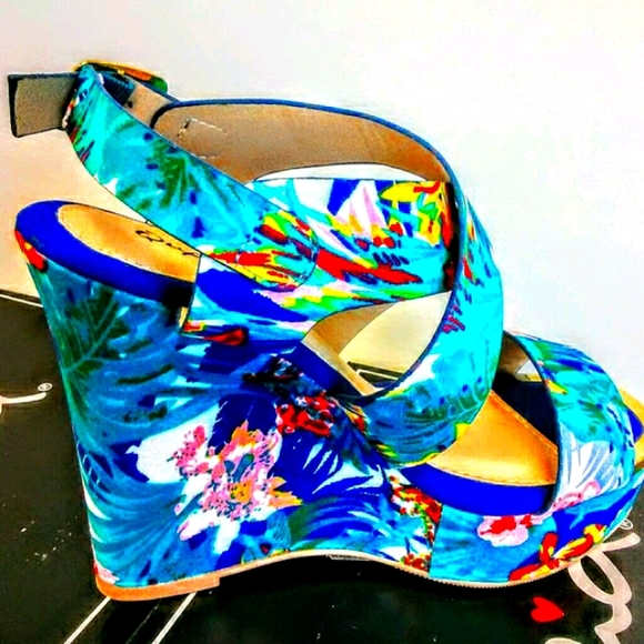 NEW! CUTE! MultiColor Platform Wedge! - Picture 6 of 12